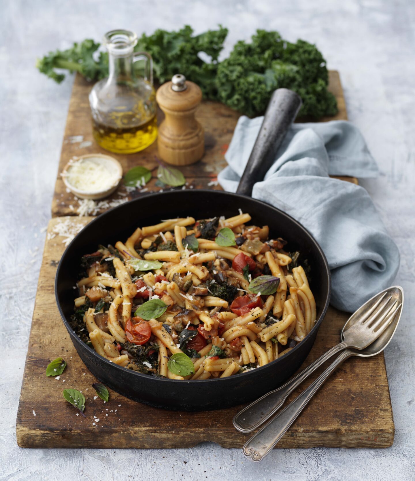 Pasta Strozzapreti med aubergine och grönkål Recept Zeta