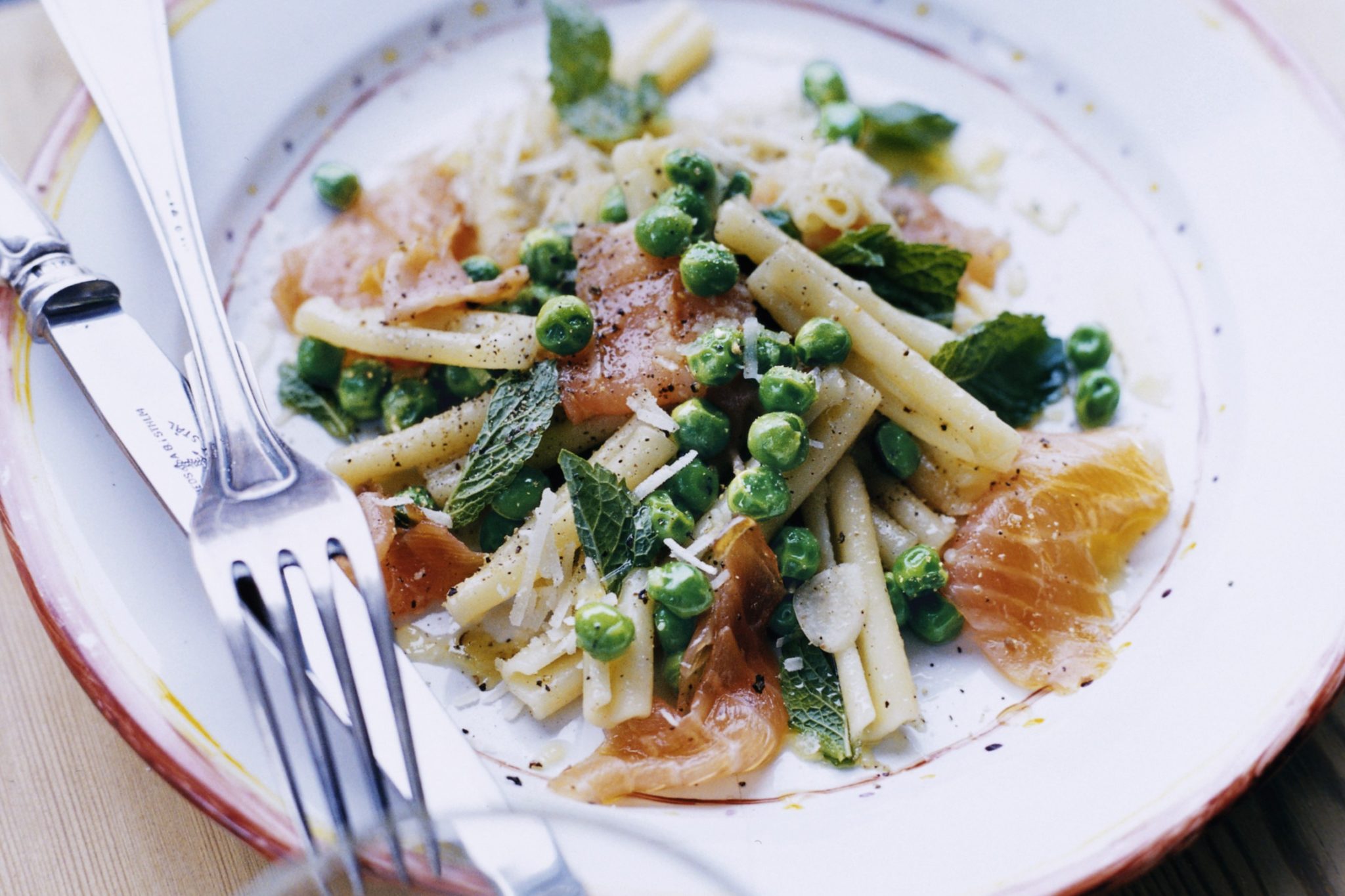 Pasta Strozzapreti med rökt lax Recept Zeta