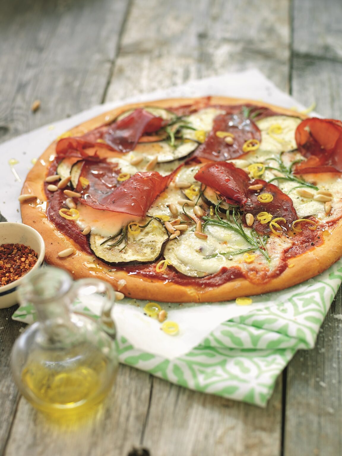 Pizza med bresaola och aubergine | Recept - Zeta