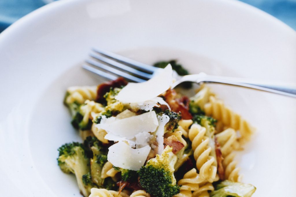Recept från Zeta. Pasta-med-broccoli-bacon-och-soltorkade-tomater